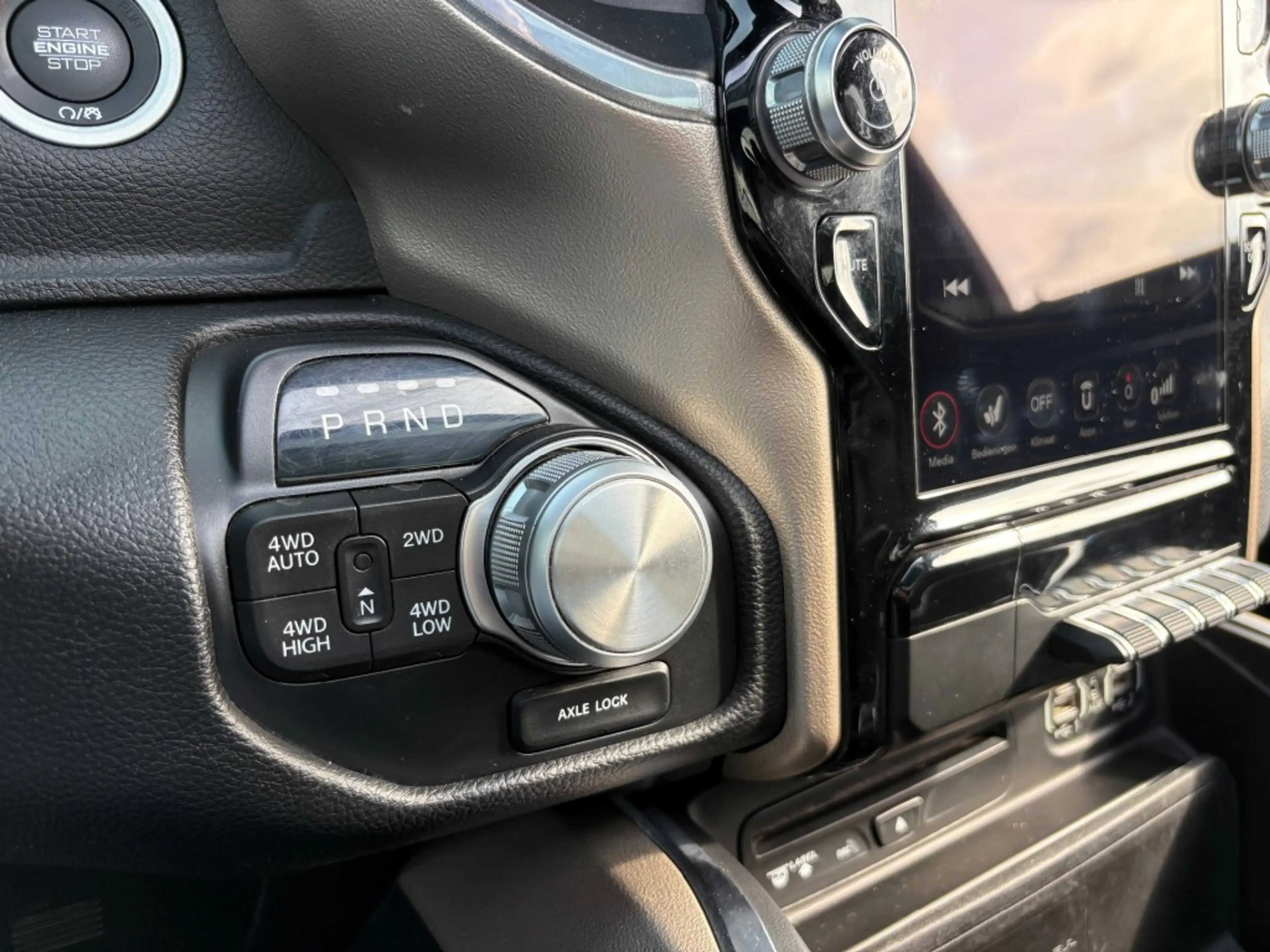 Dodge RAM 5.7 V8 4X4 LARAMIE / BOMVOL / MARGE / LUCHTVERING — photo 9