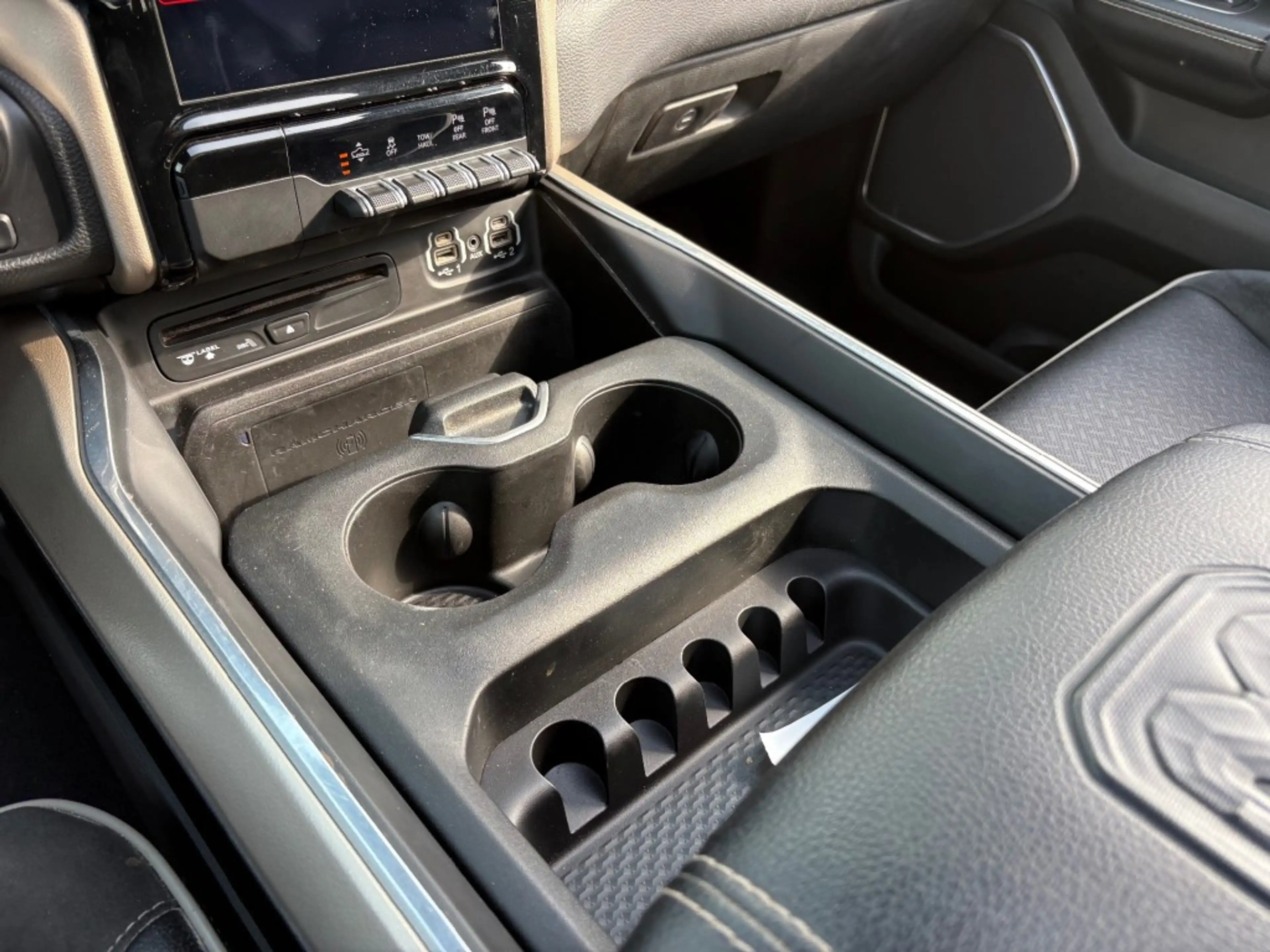 Dodge RAM 5.7 V8 4X4 LARAMIE / BOMVOL / MARGE / LUCHTVERING — photo 12