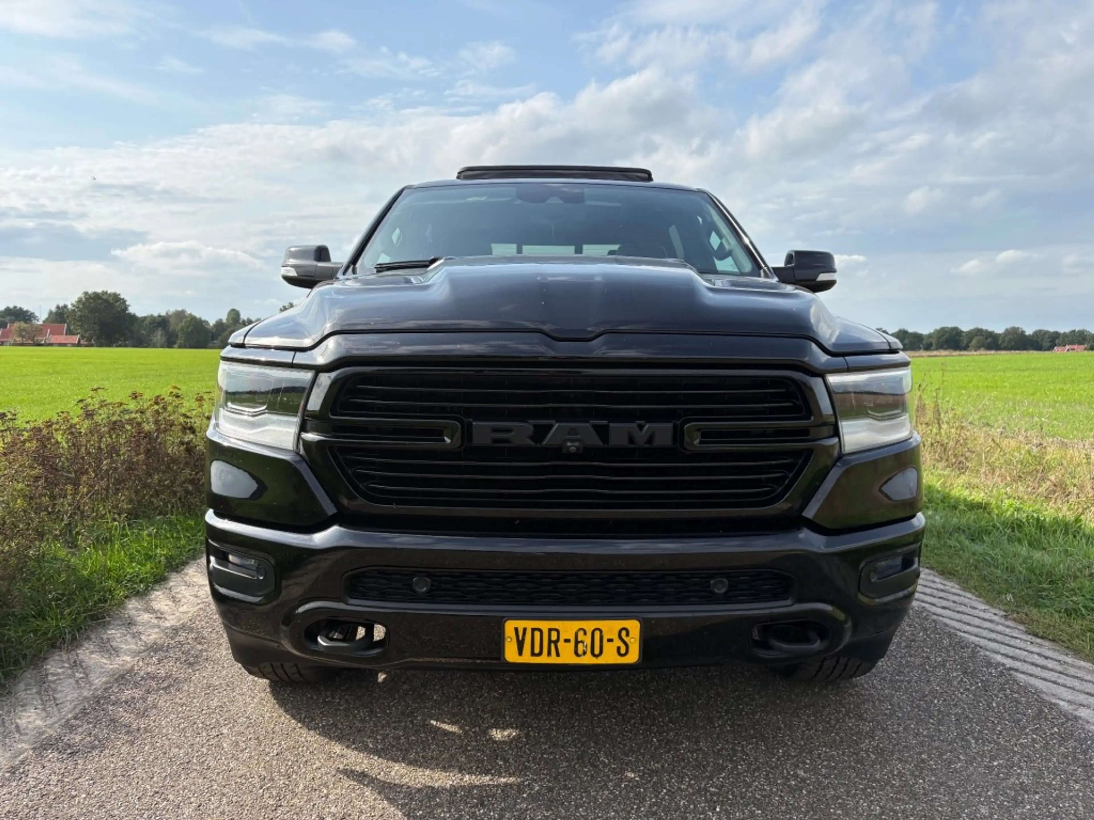 Dodge RAM 5.7 V8 4X4 LARAMIE / BOMVOL / MARGE / LUCHTVERING — photo 3