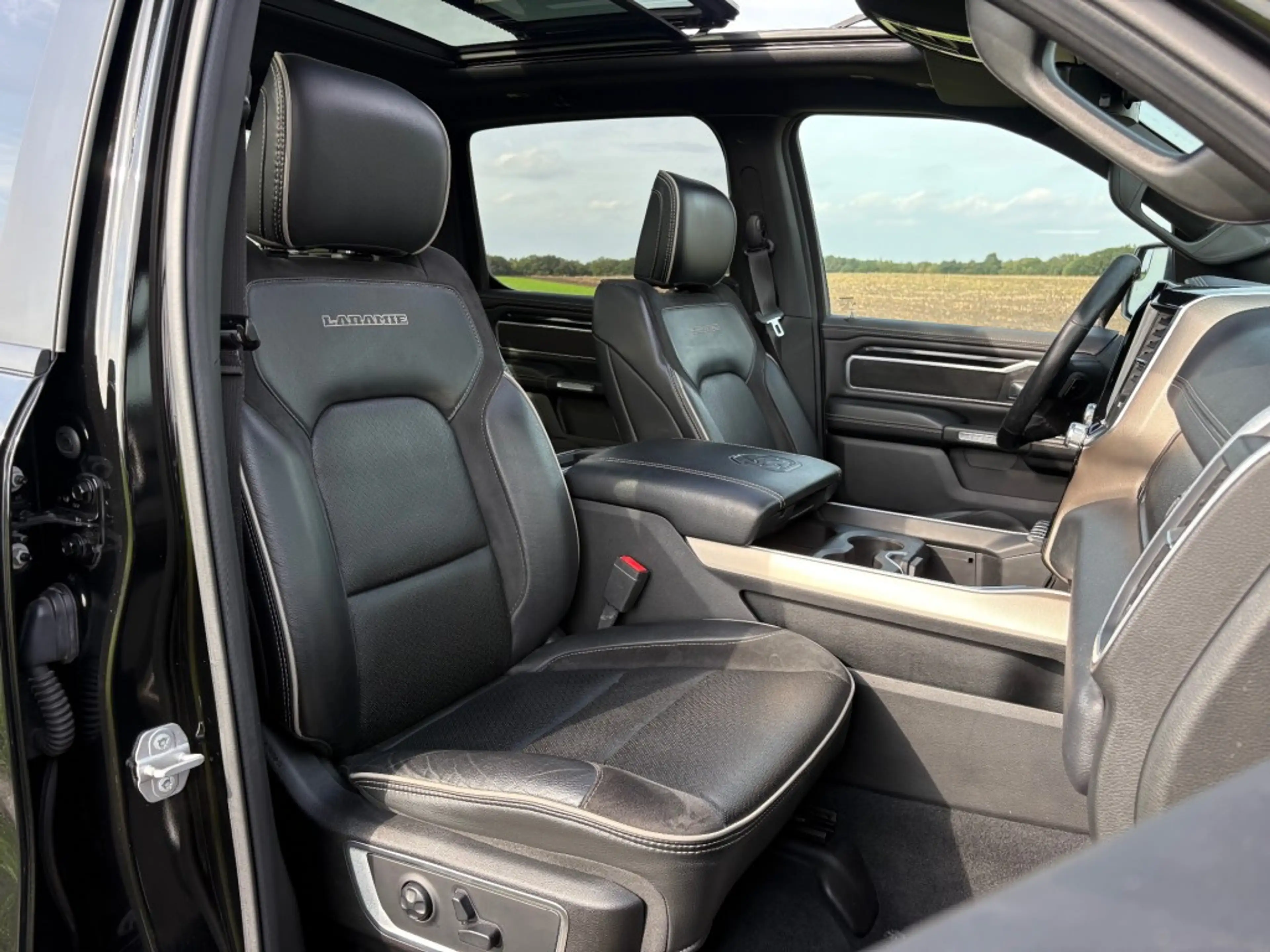 Dodge RAM 5.7 V8 4X4 LARAMIE / BOMVOL / MARGE / LUCHTVERING — photo 13