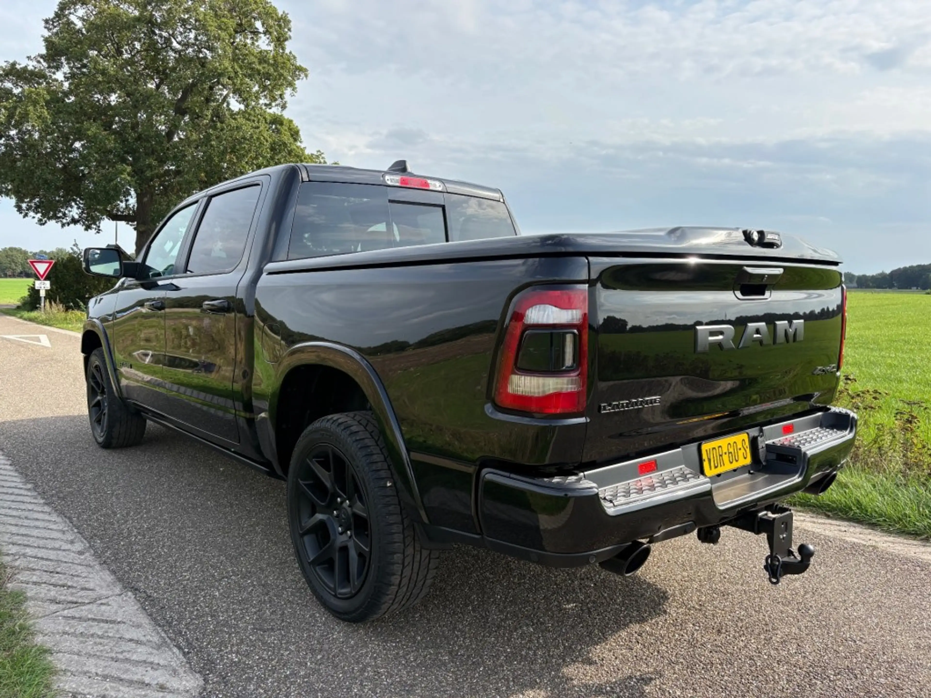 Dodge RAM 5.7 V8 4X4 LARAMIE / BOMVOL / MARGE / LUCHTVERING — photo 2
