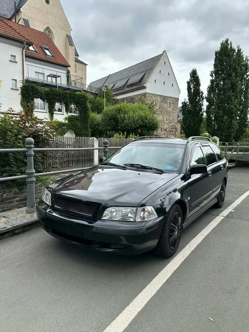 Volvo V40 1.6 Winterauto Schwarz - 1