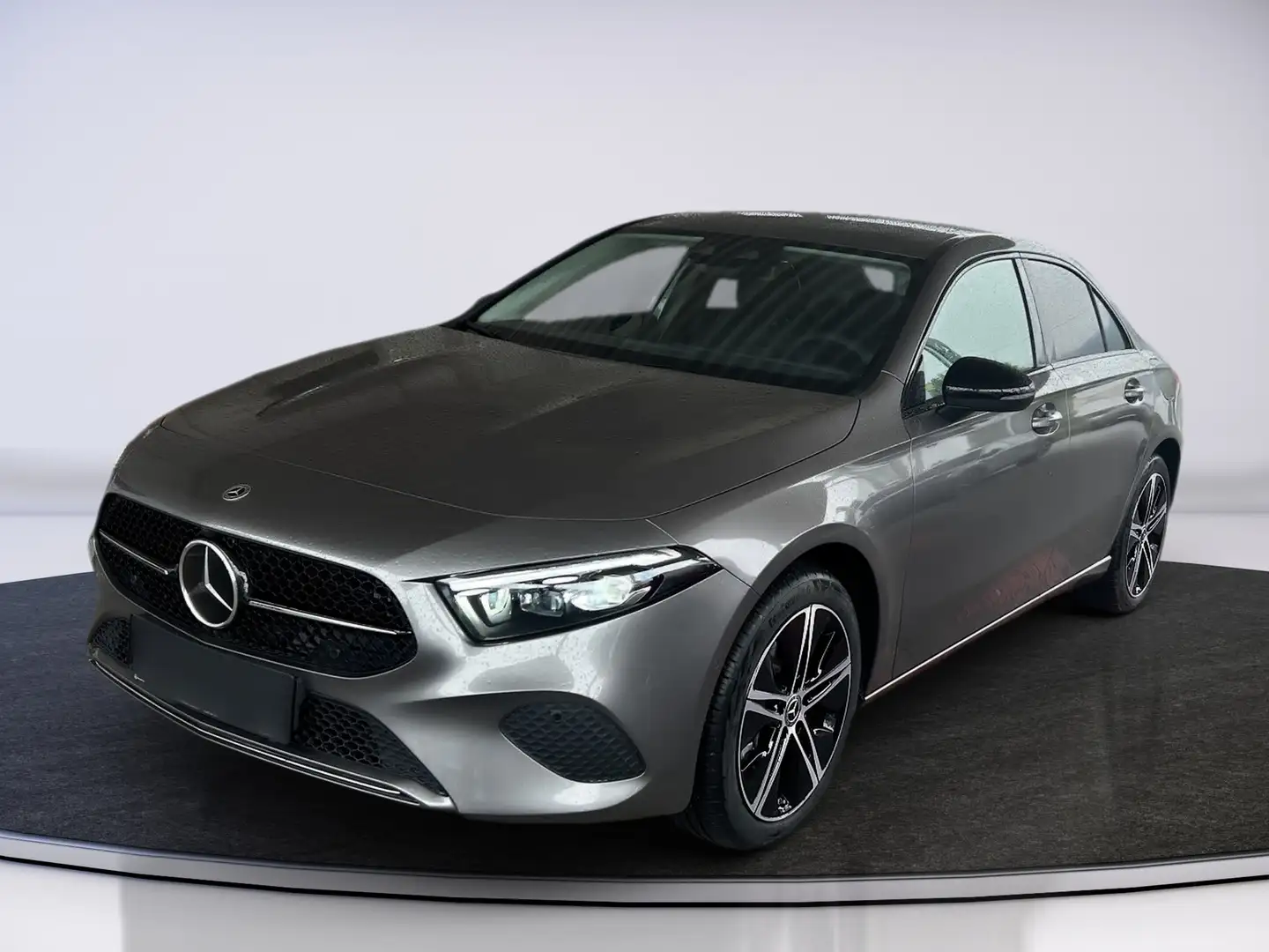 Mercedes-Benz A 250 e Limousine mit EQ Hybrid Technologie Navi Grijs - 2