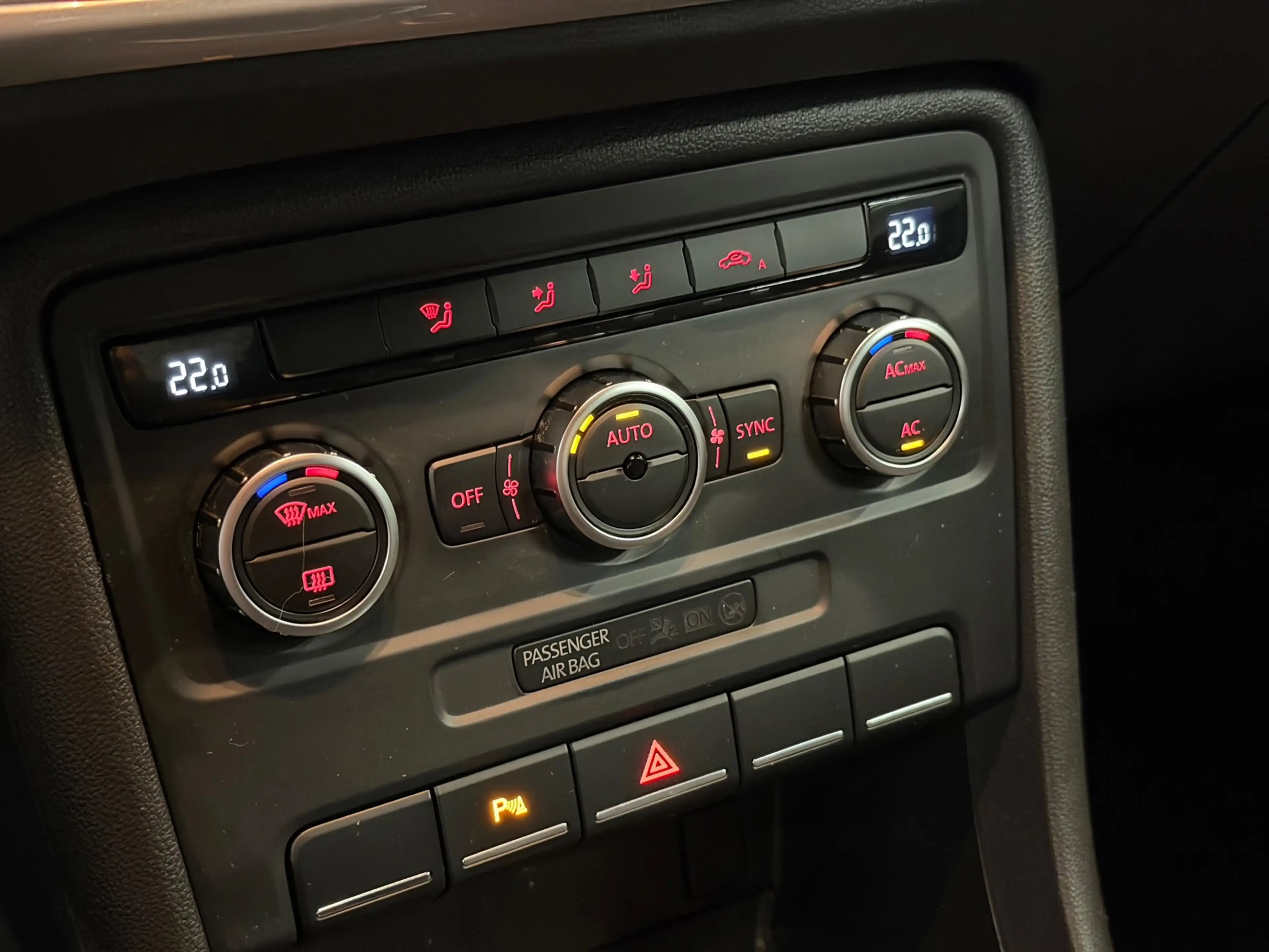 Volkswagen Beetle 1.2 TSI Design 2E-EIG/NAVI/CRUISE/PDC/CLIMATE/VDOH — photo 29