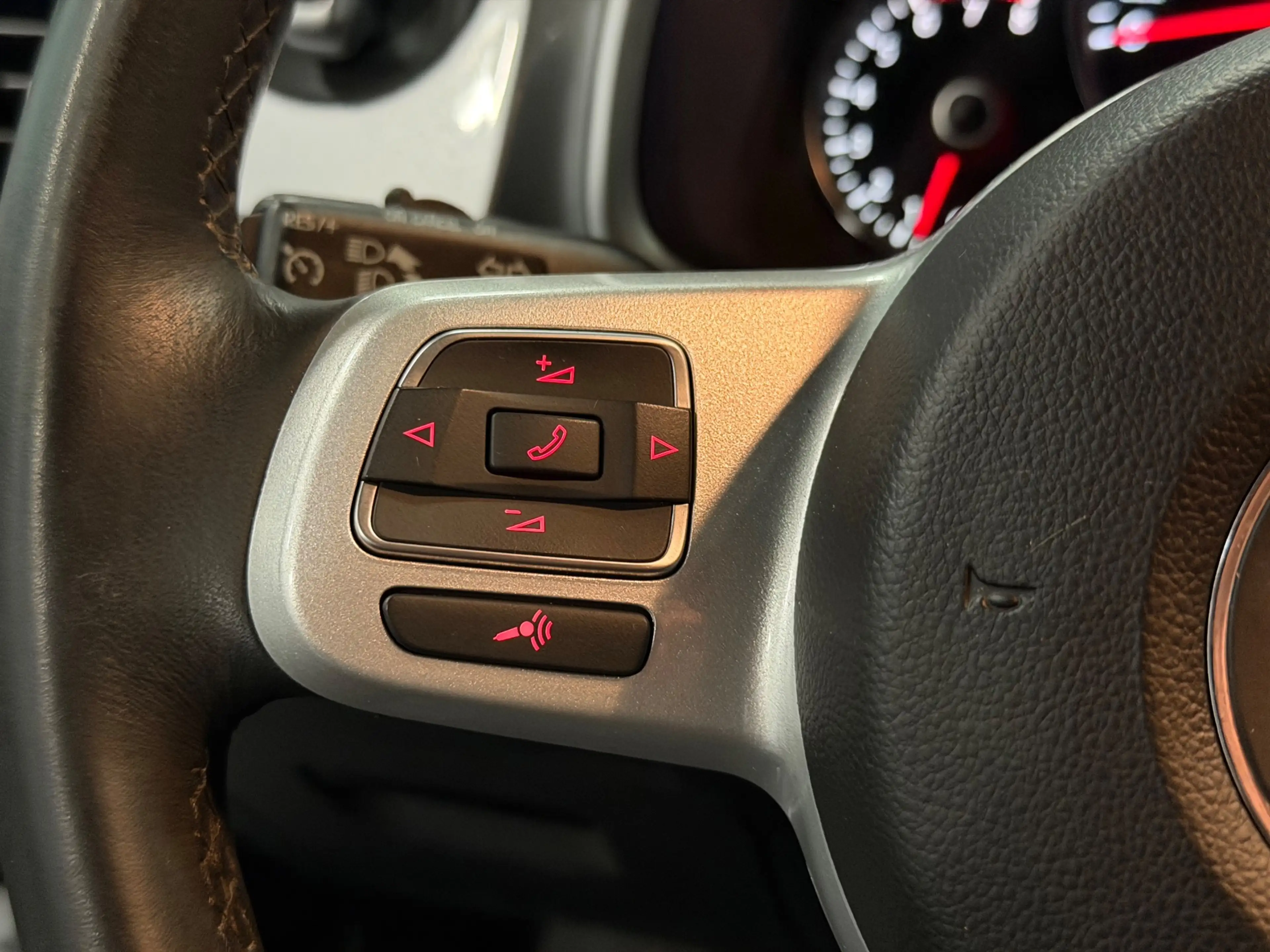 Volkswagen Beetle 1.2 TSI Design 2E-EIG/NAVI/CRUISE/PDC/CLIMATE/VDOH — photo 24