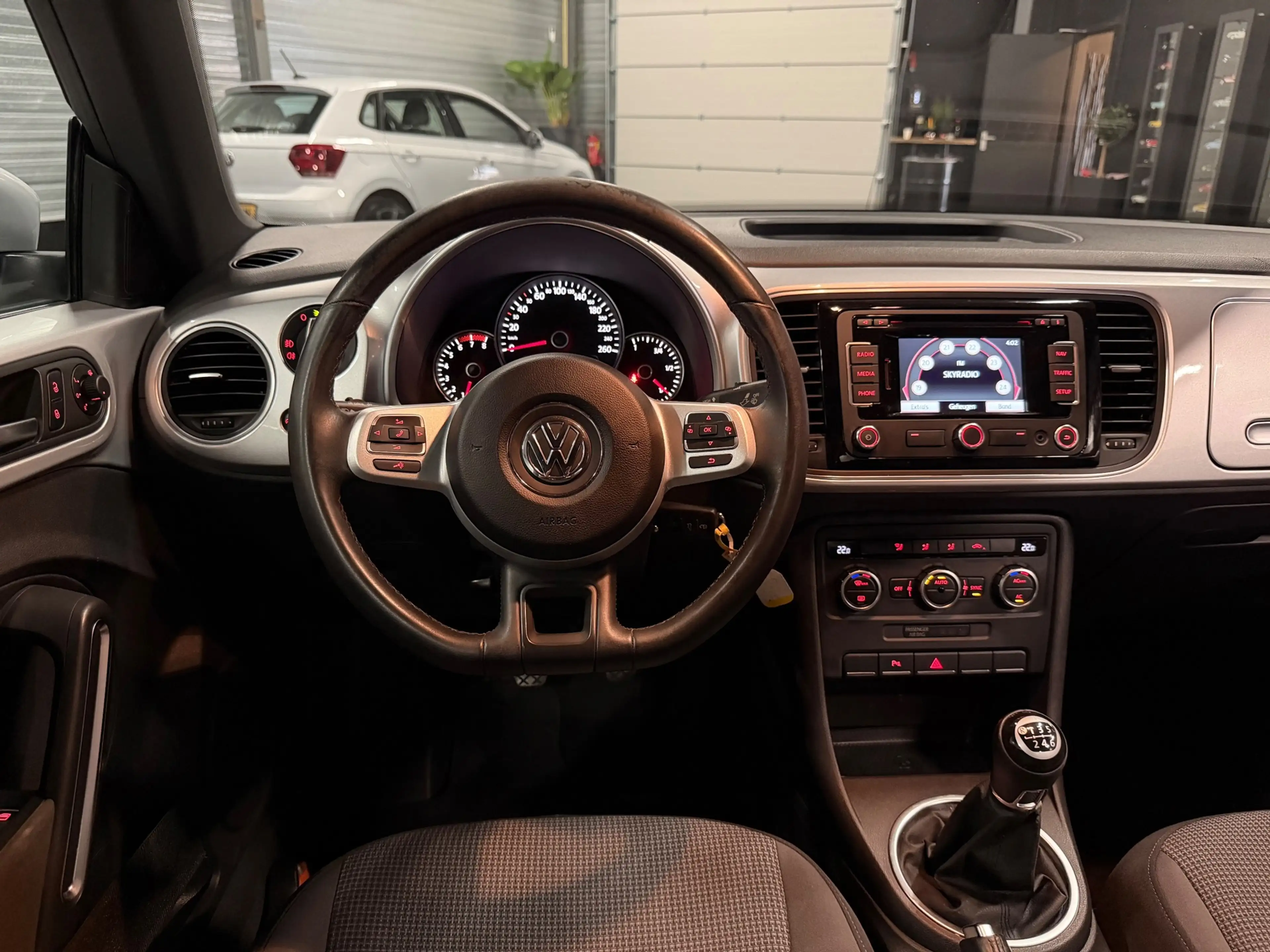 Volkswagen Beetle 1.2 TSI Design 2E-EIG/NAVI/CRUISE/PDC/CLIMATE/VDOH — photo 9