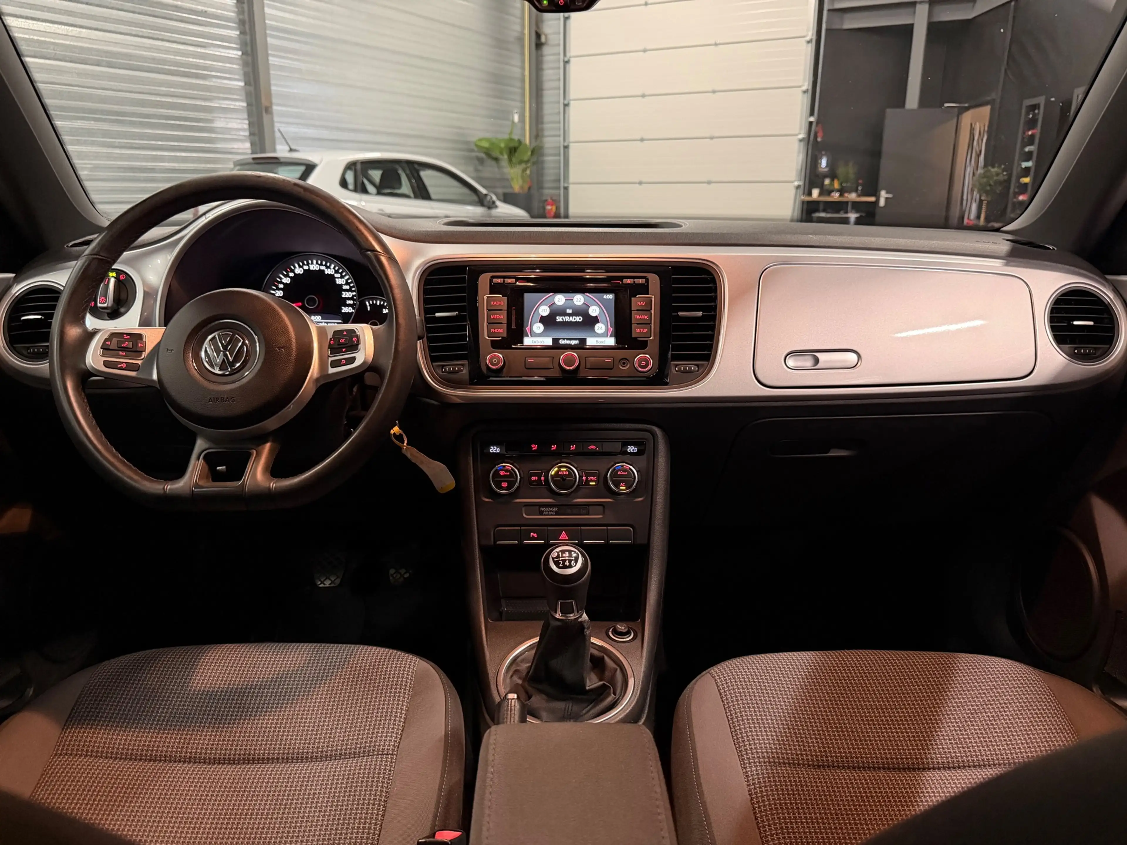 Volkswagen Beetle 1.2 TSI Design 2E-EIG/NAVI/CRUISE/PDC/CLIMATE/VDOH — photo 8