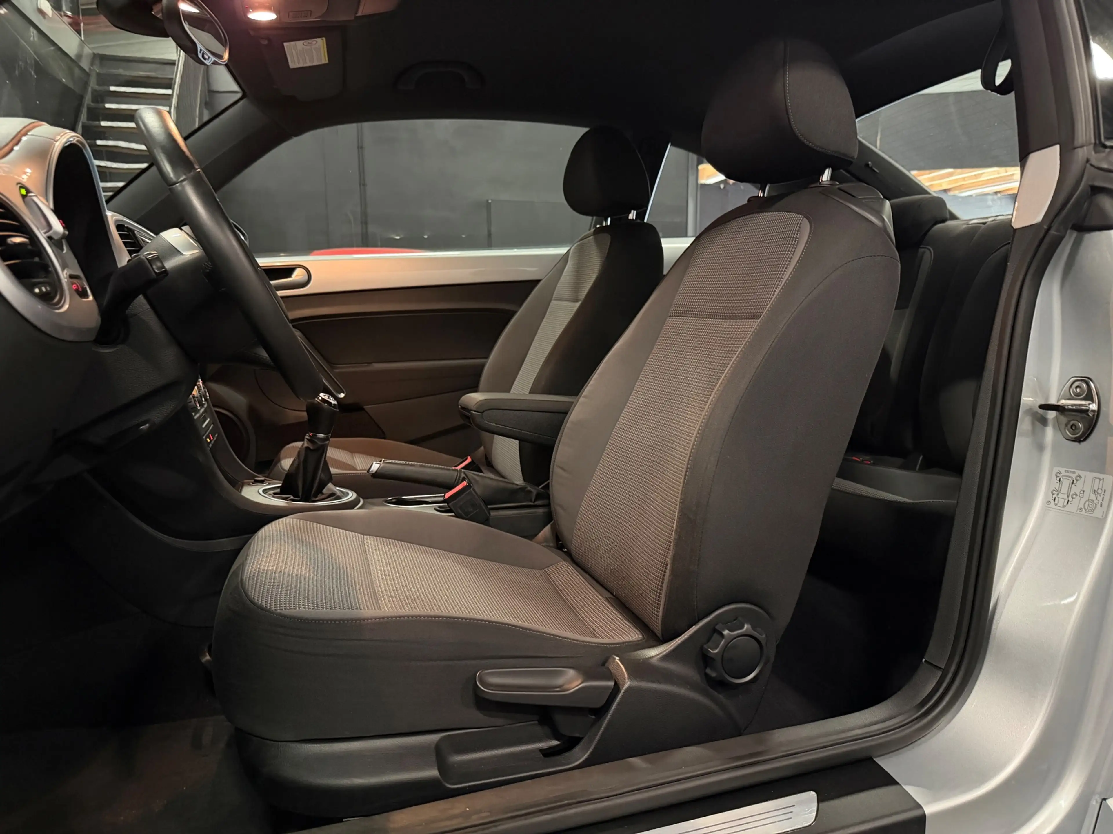 Volkswagen Beetle 1.2 TSI Design 2E-EIG/NAVI/CRUISE/PDC/CLIMATE/VDOH — photo 4