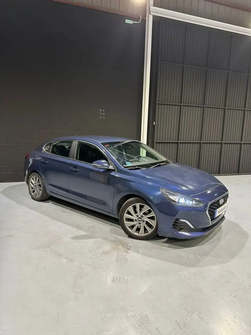 Hyundai i30 1.0 TGDI Tecno Fastback Gris - 2