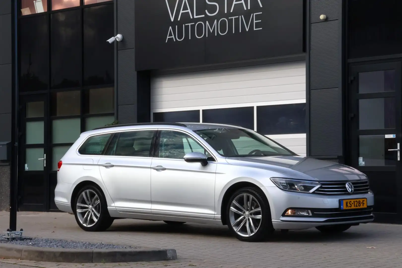 Volkswagen Passat Variant 1.4 TSI ACT Connected Series Plus | Stoel-stuur ve Grijs - 1