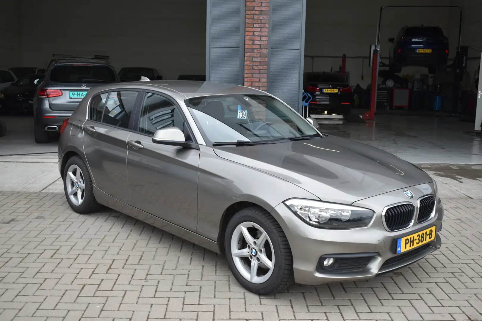 BMW 116 1-serie 116d Corporate Lease Grijs - 1