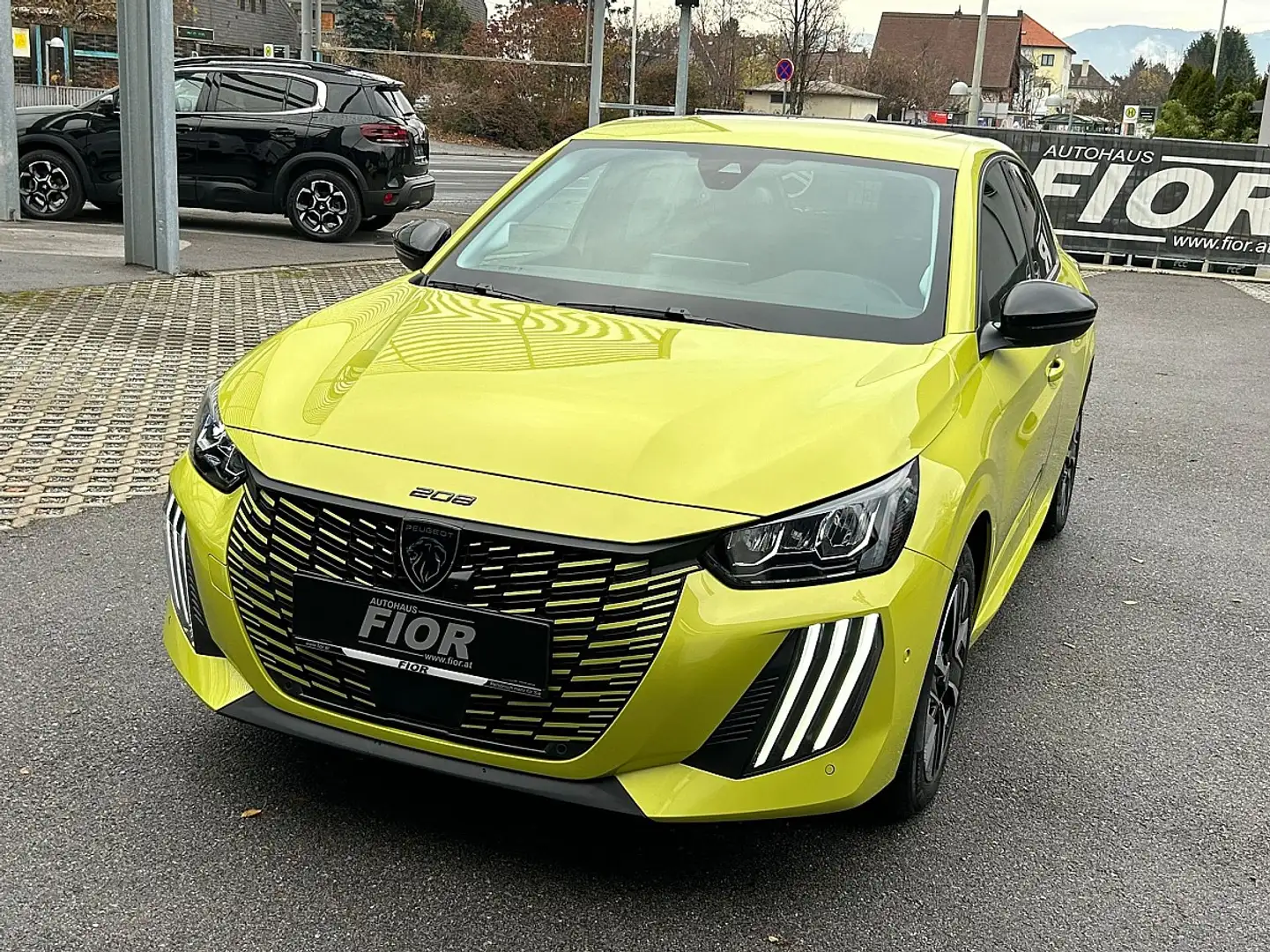 Peugeot 208 Hybrid 100 e-DCS6 Allure Gelb - 1