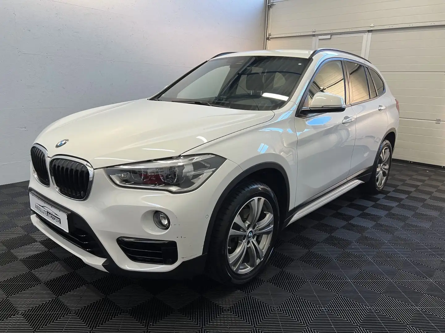 BMW X1 sDrive18i Sport Line *RFK *SHZ *LED *1.Hd Weiß - 1