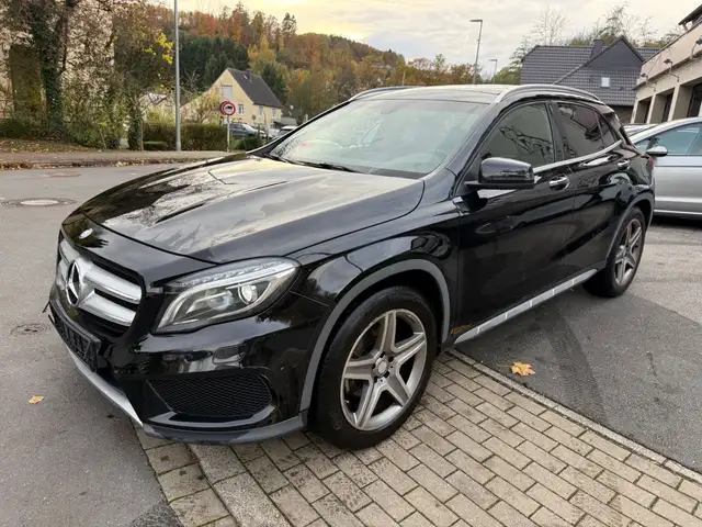 Mercedes-Benz GLA 250 4Matic  R.Kamera,Pano,Navi,Leder