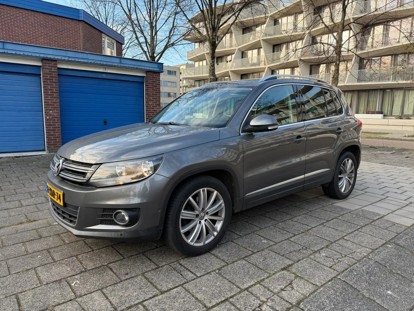 Volkswagen Tiguan 1.4 TSI Sport&Style Parkassist Cruise Airco Gris - 1