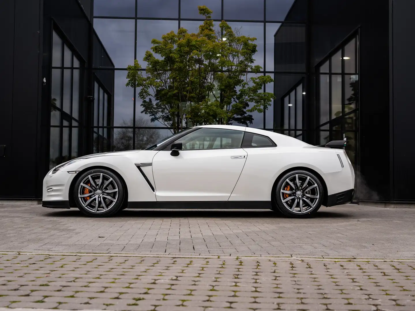 Nissan GT-R Premium Edition - Akrapovic - Bose - VAT - Weiß - 2