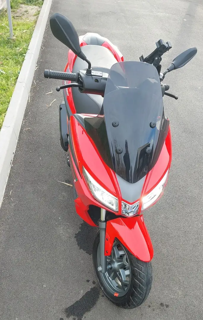 Aprilia SXR 50 Piros - 2