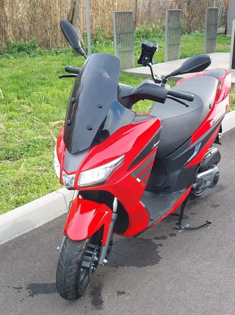 Aprilia SXR 50 Piros - 1