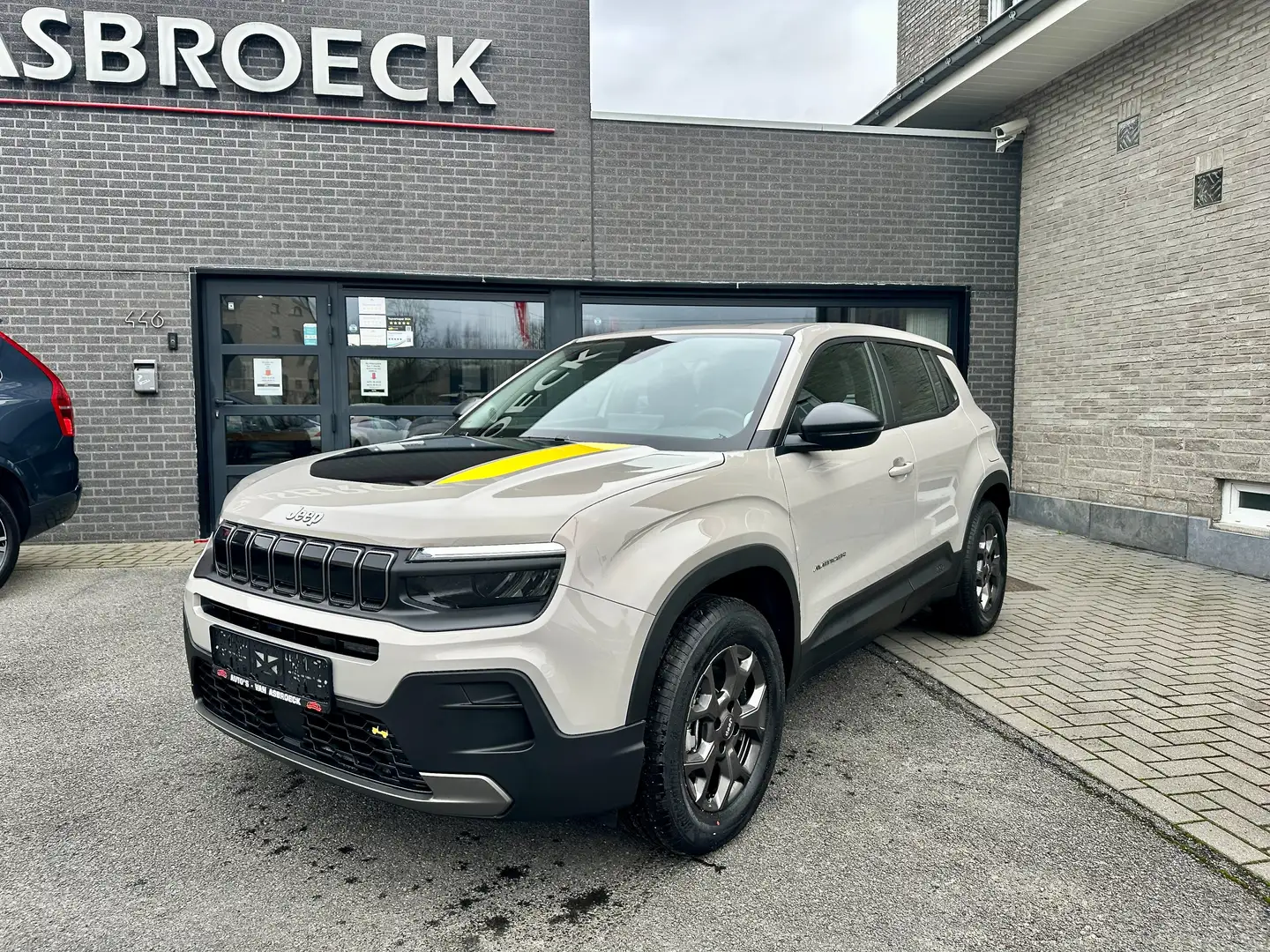 Jeep Avenger Longitude 1.2 Hybrid 48V 110 Autom. NIEUW 0 km !! Gris - 1