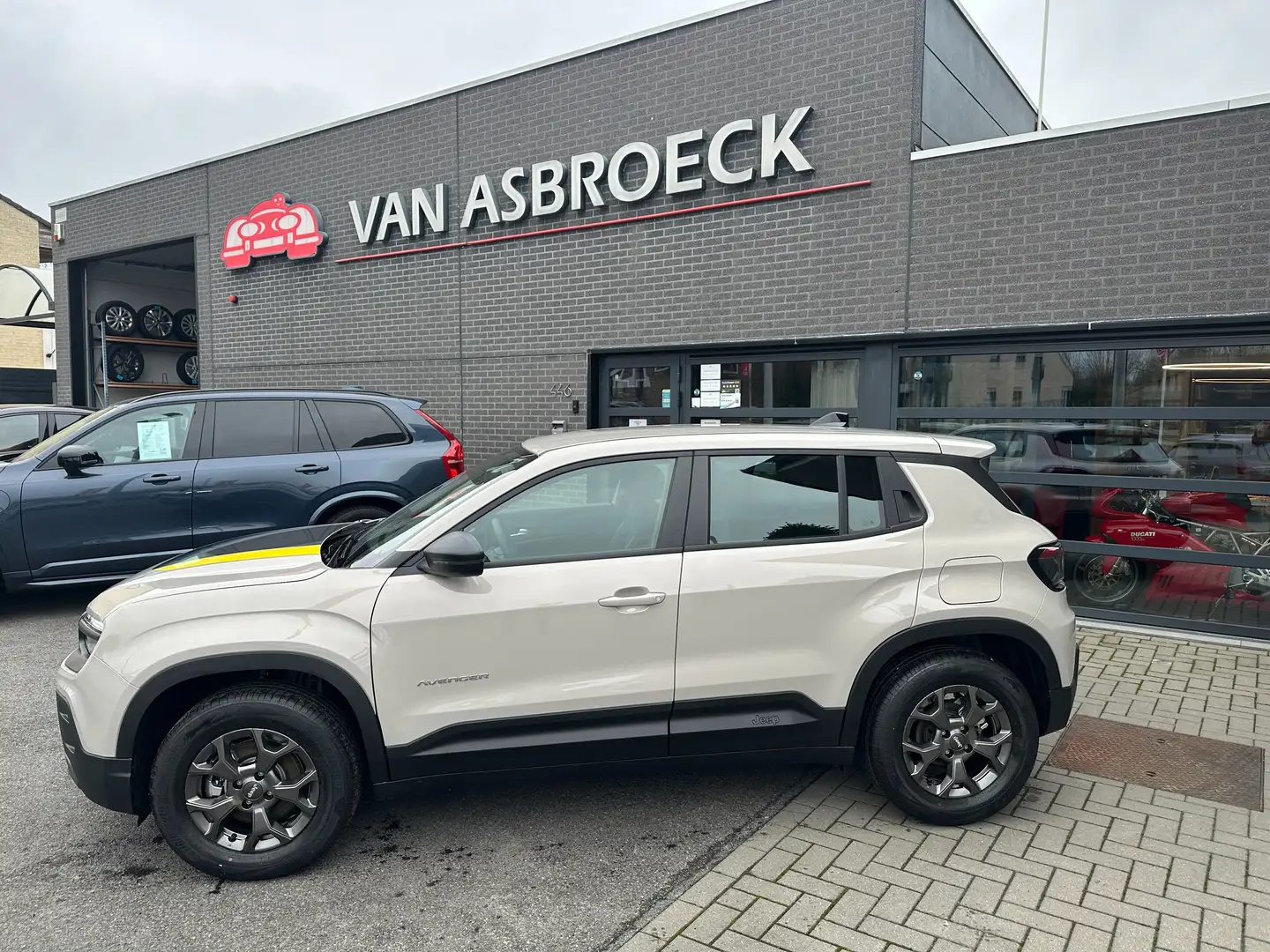 Jeep Avenger Longitude 1.2 Hybrid 48V 110 Autom. NIEUW 0 km !! Gris - 2