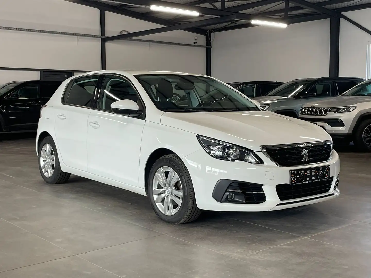 Peugeot 308 1,2 Active Pack NAV-TEMP-LED-CARPLAY-PDC-DAB Weiß - 1