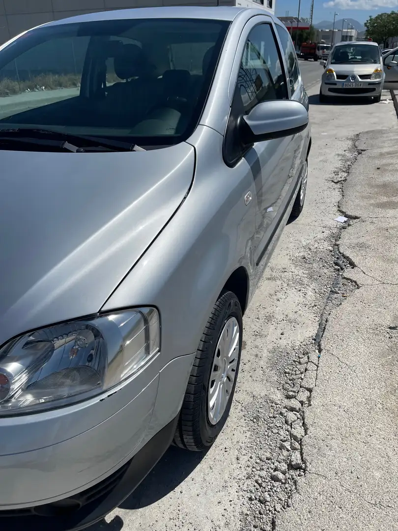Volkswagen Fox Fox 1.4TDI Plateado - 1