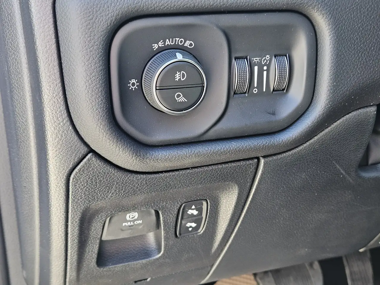 RAM 1500 снимка RAM 1500