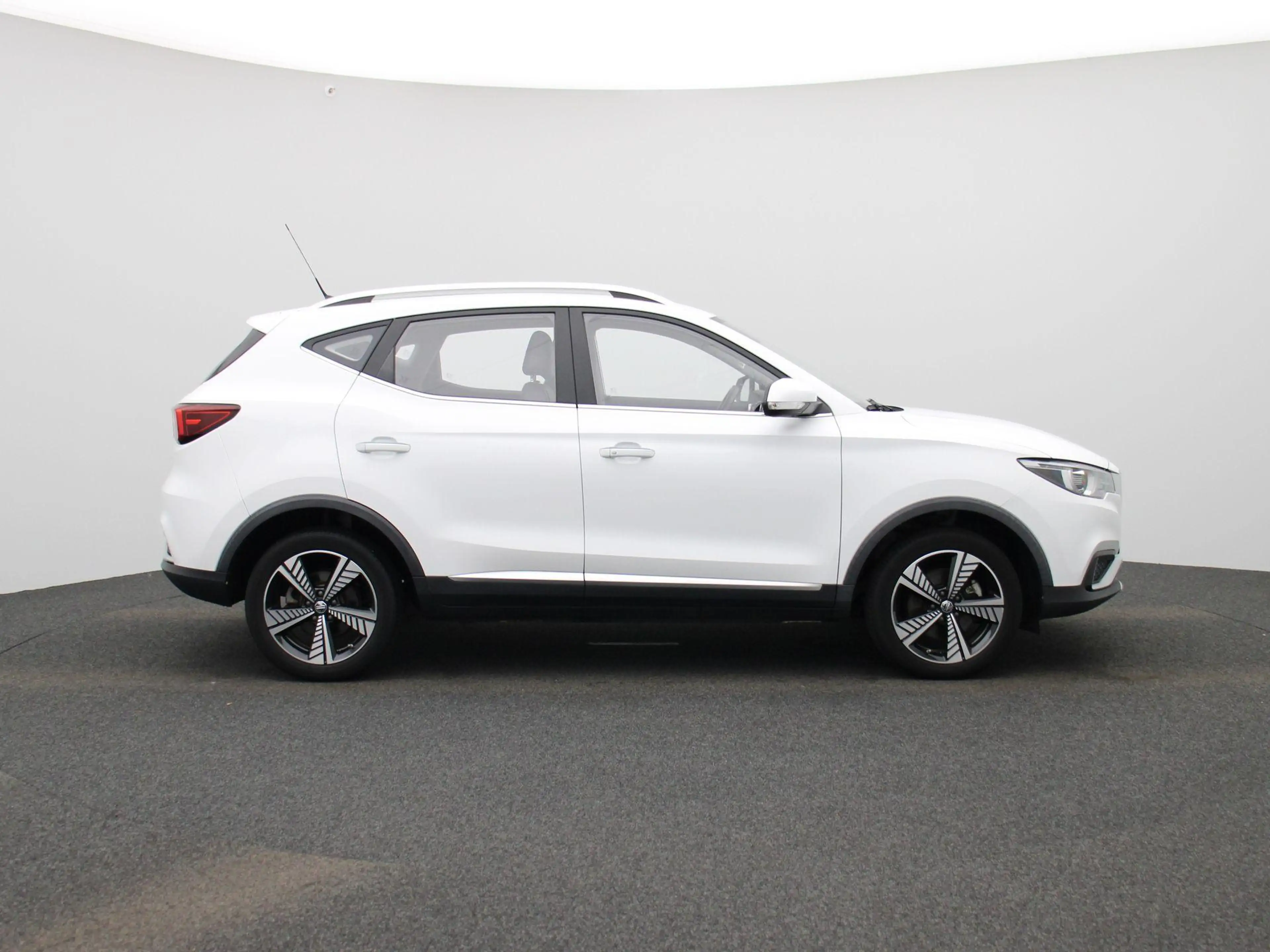 MG ZS EV Luxury 45 kWh — photo 6