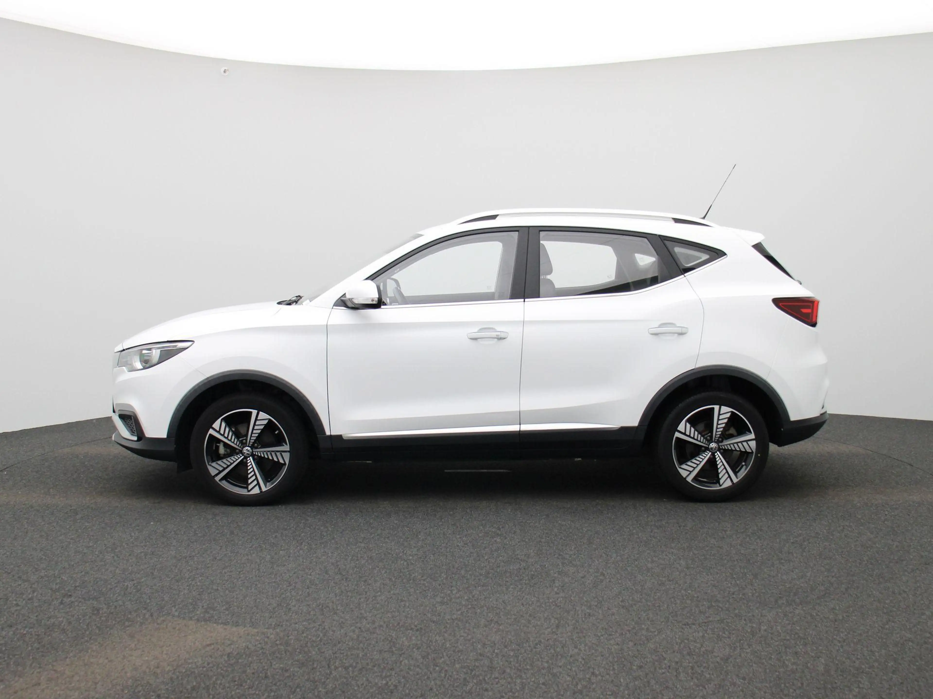 MG ZS EV Luxury 45 kWh — photo 4