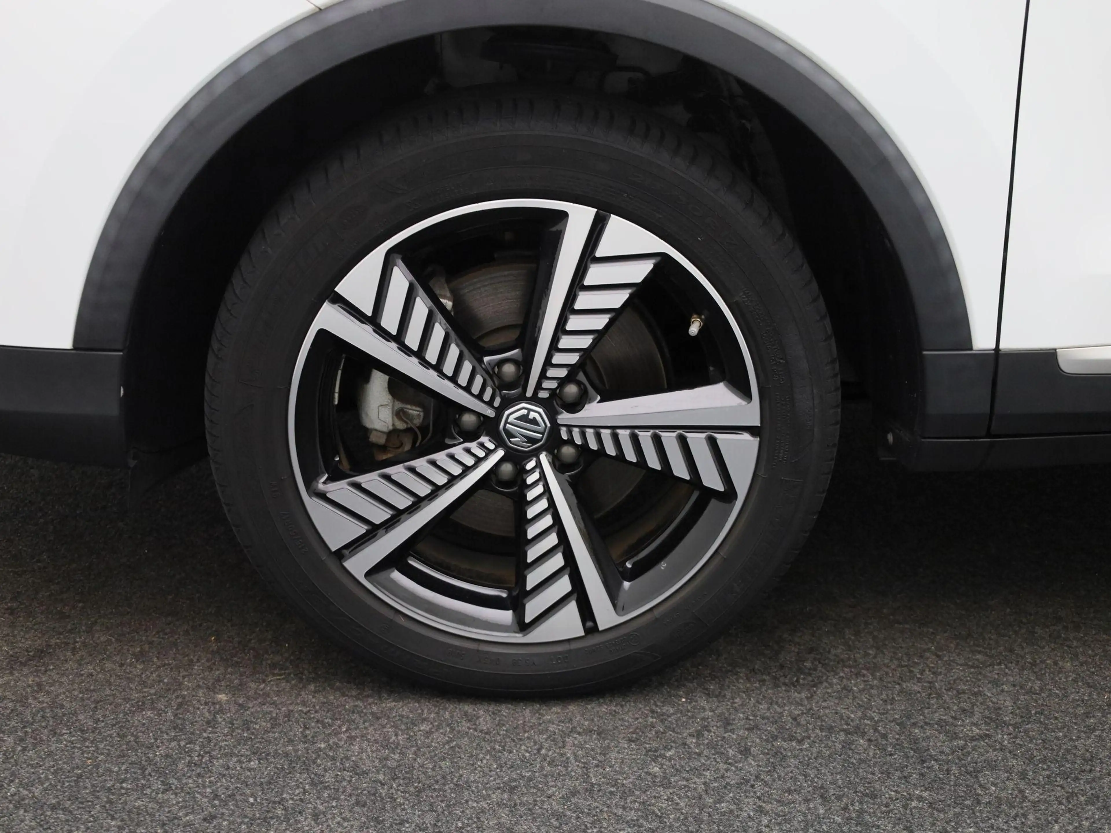 MG ZS EV Luxury 45 kWh — photo 14