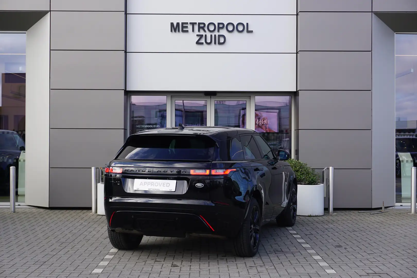 Land Rover Range Rover Velar R-Dynamic SE P250 Schwarz - 2