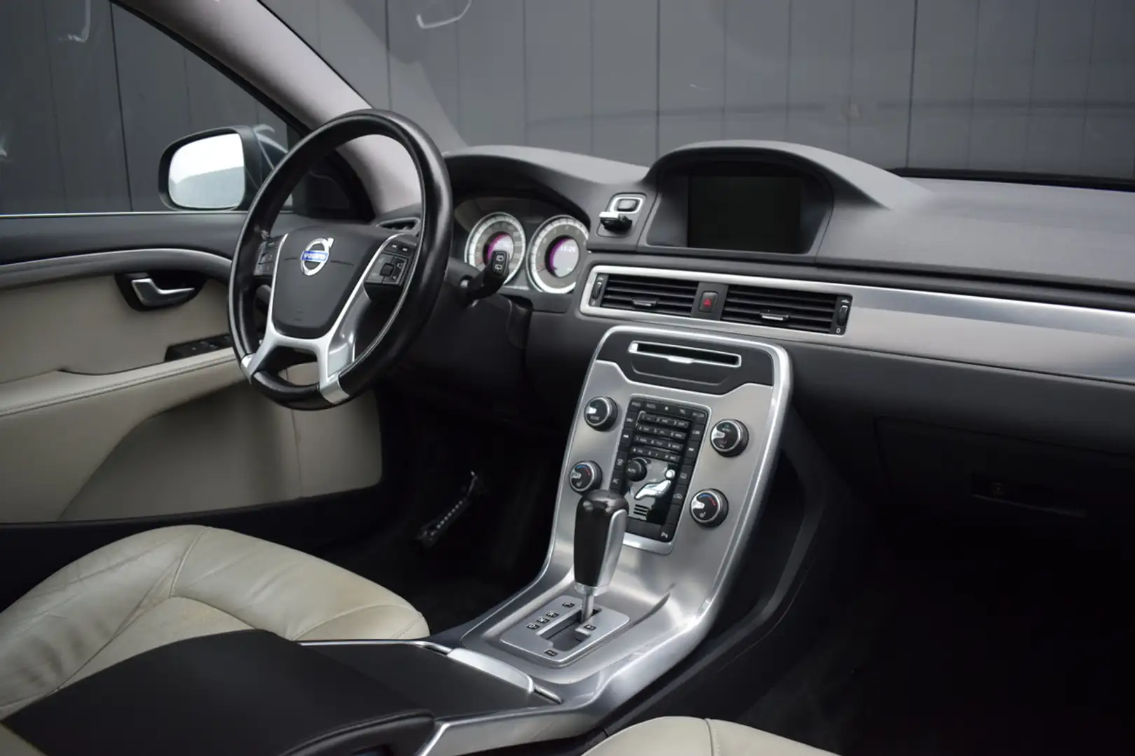 Volvo V70 1.6 T4 Automaat Limited Edition Xenon | Schuif/Kan Gris - 2