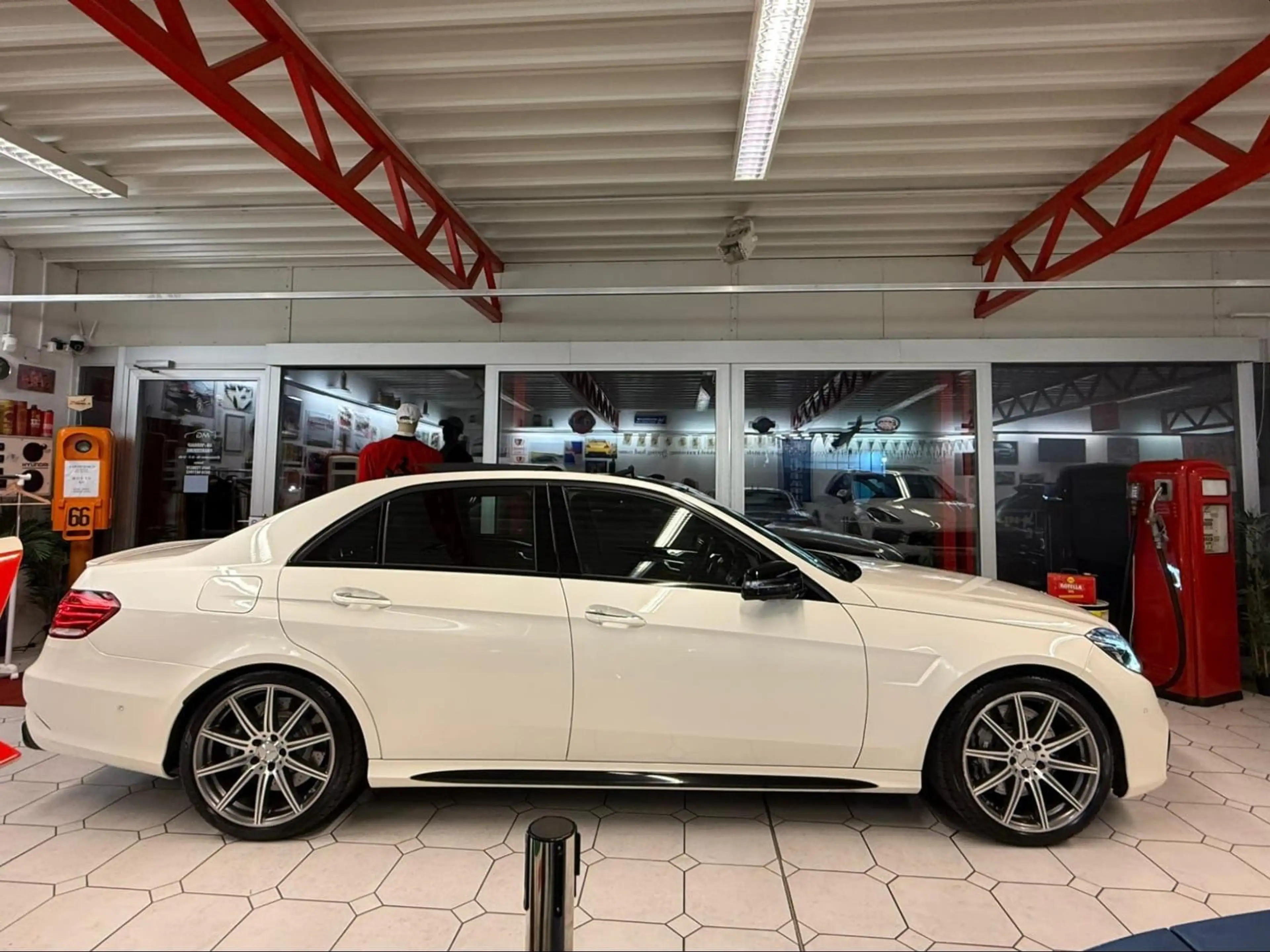 Mercedes-Benz E 63 AMG E 63 AMG 4Matic Panorama — photo 9