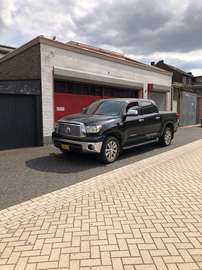 Platinum crew max 5.7 V8