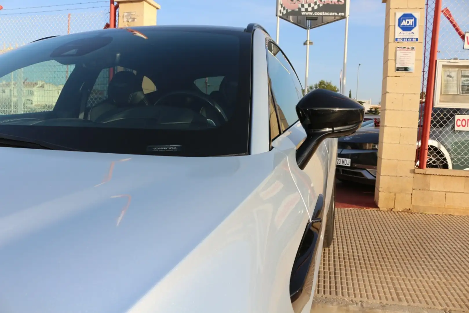 Aston Martin DBX Todoterreno Automático de 5 Puertas Argent - 2
