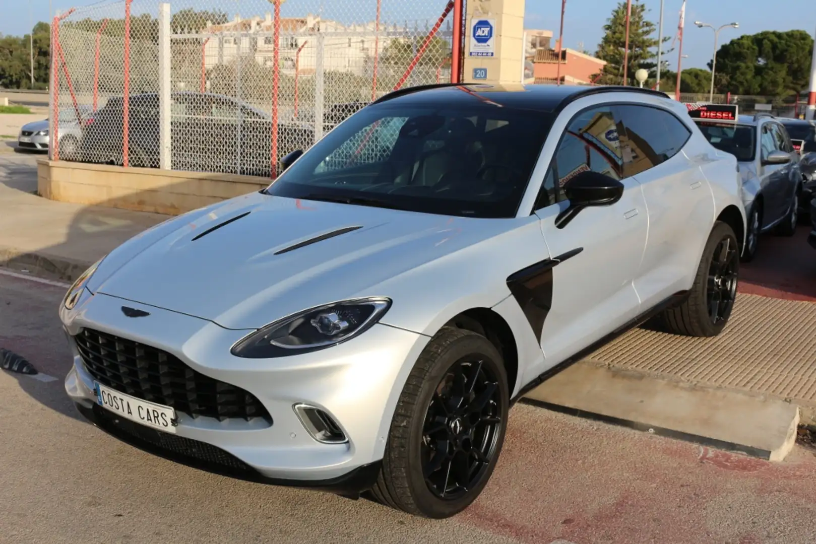 Aston Martin DBX Todoterreno Automático de 5 Puertas Argent - 1