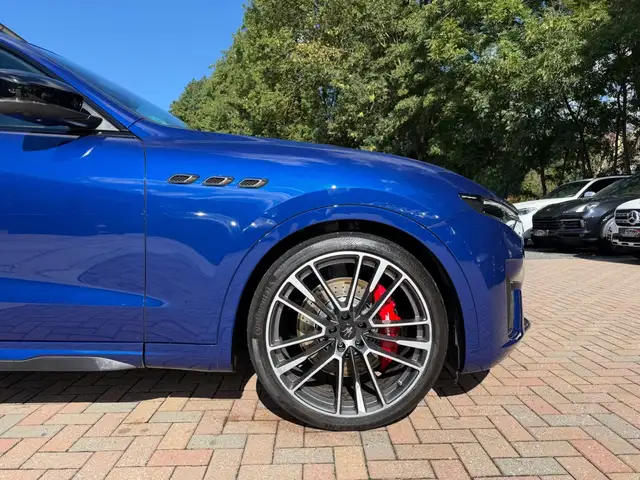 Maserati Levante view 8