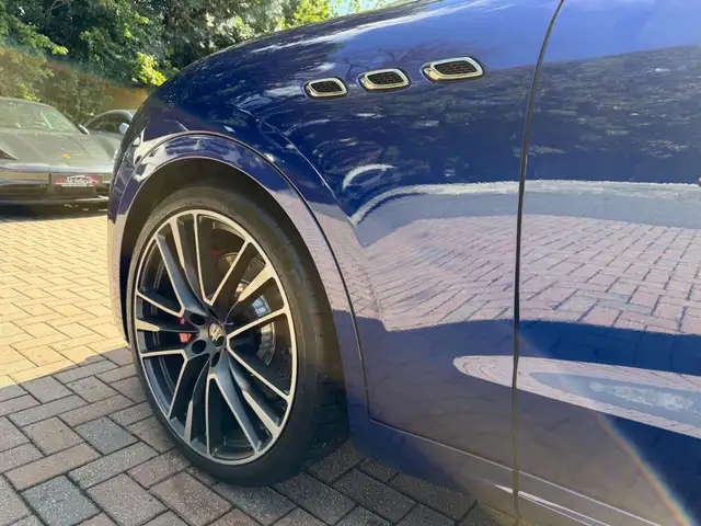 Maserati Levante view 13