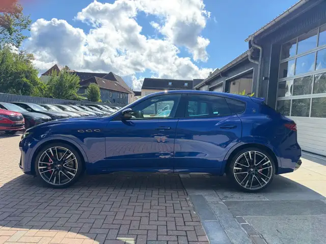 Maserati Levante view 12