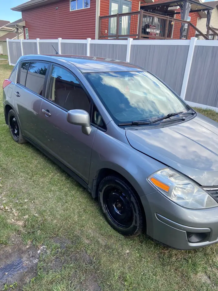 Nissan Versa снимка Nissan Versa