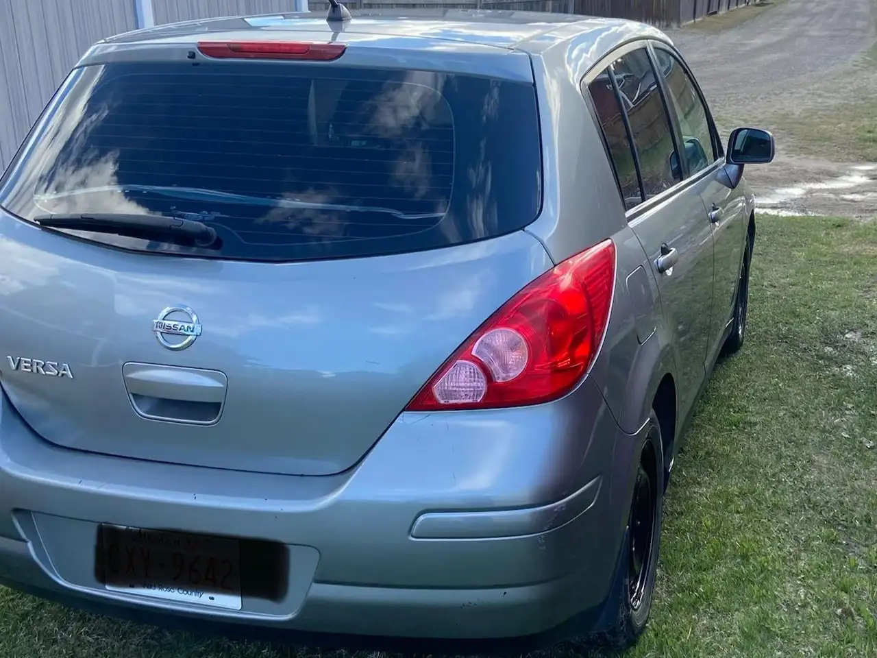 Nissan Versa снимка Nissan Versa