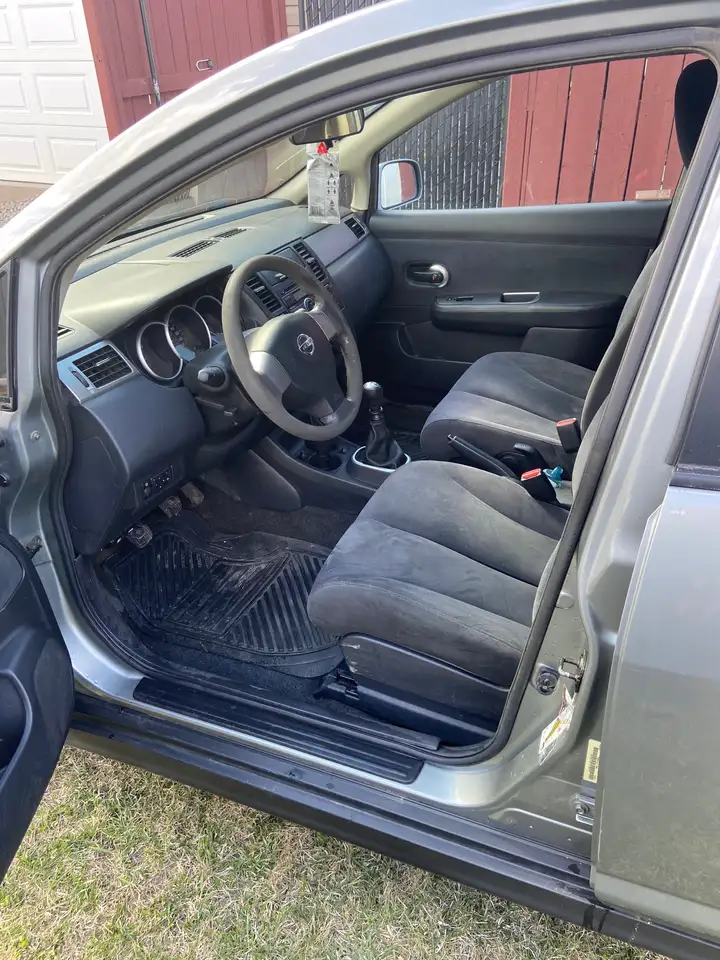 Nissan Versa снимка Nissan Versa