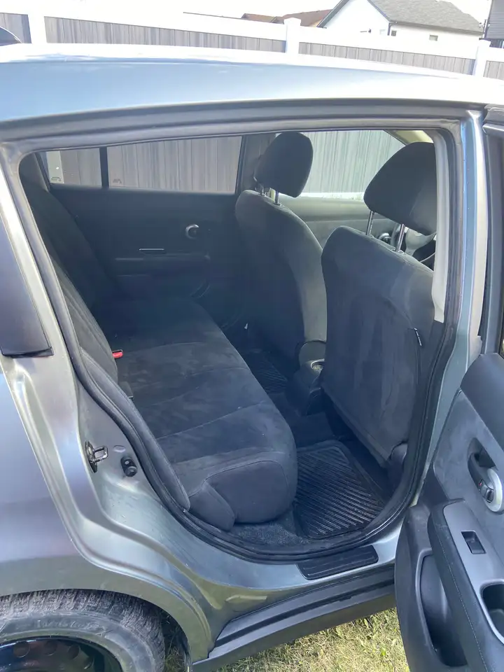 Nissan Versa снимка Nissan Versa