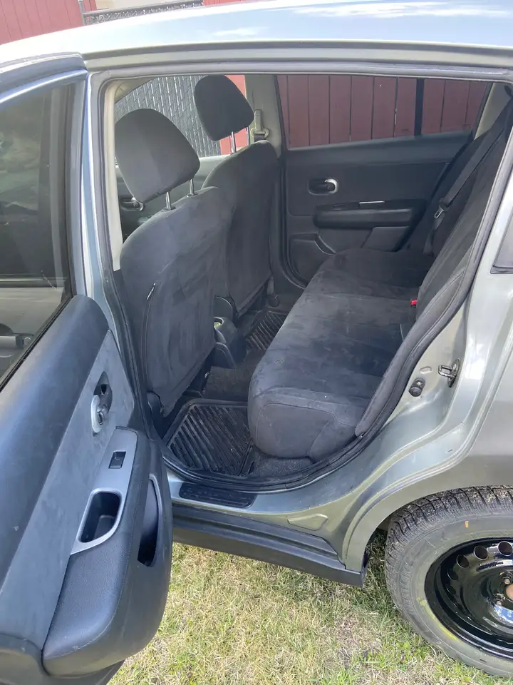 Nissan Versa снимка Nissan Versa