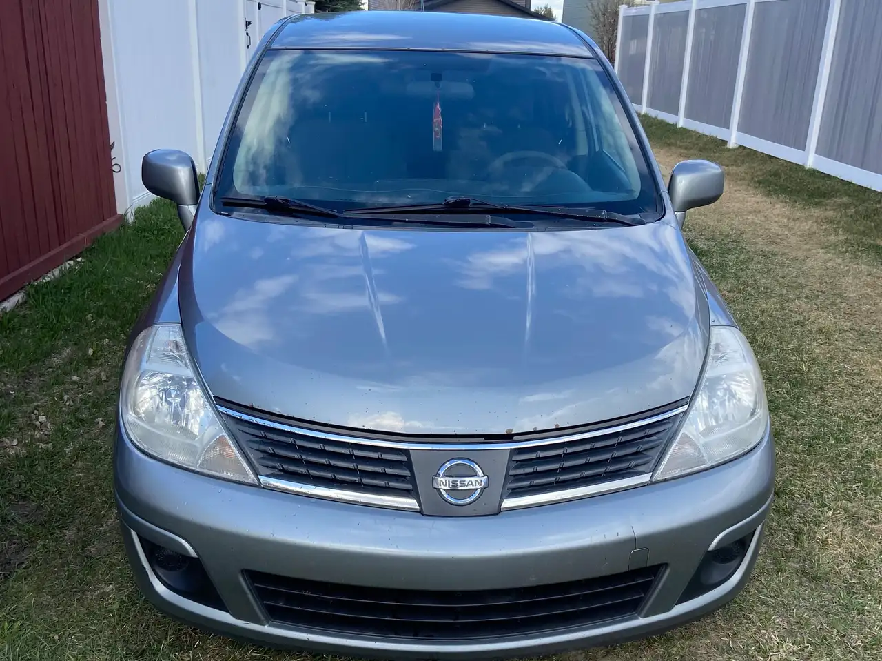 Nissan Versa снимка Nissan Versa