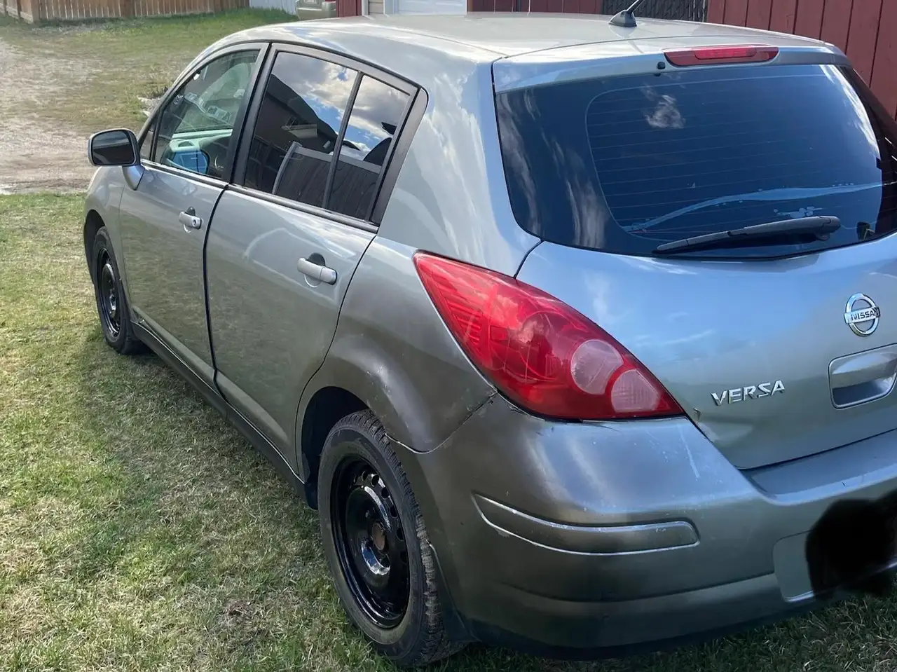 Nissan Versa снимка Nissan Versa