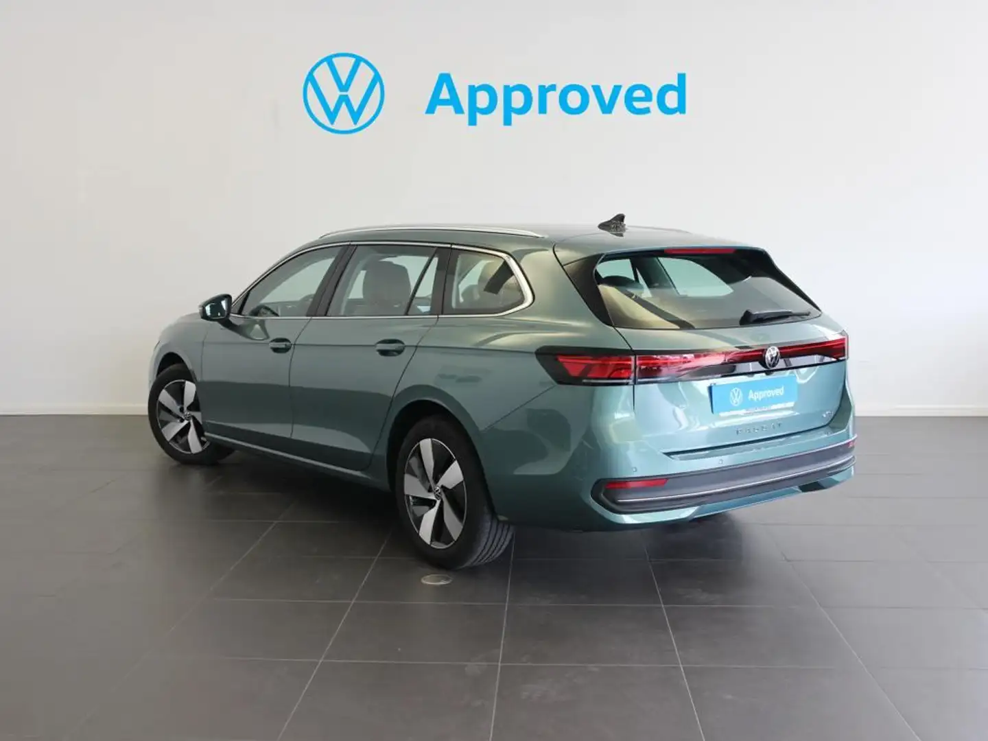 Volkswagen Passat 1.5 eTSI Business DSG7 110kW Vert - 2