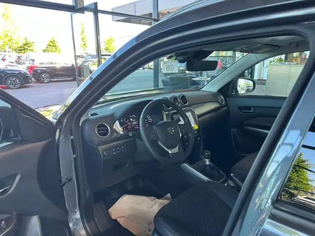 Suzuki Vitara view 10