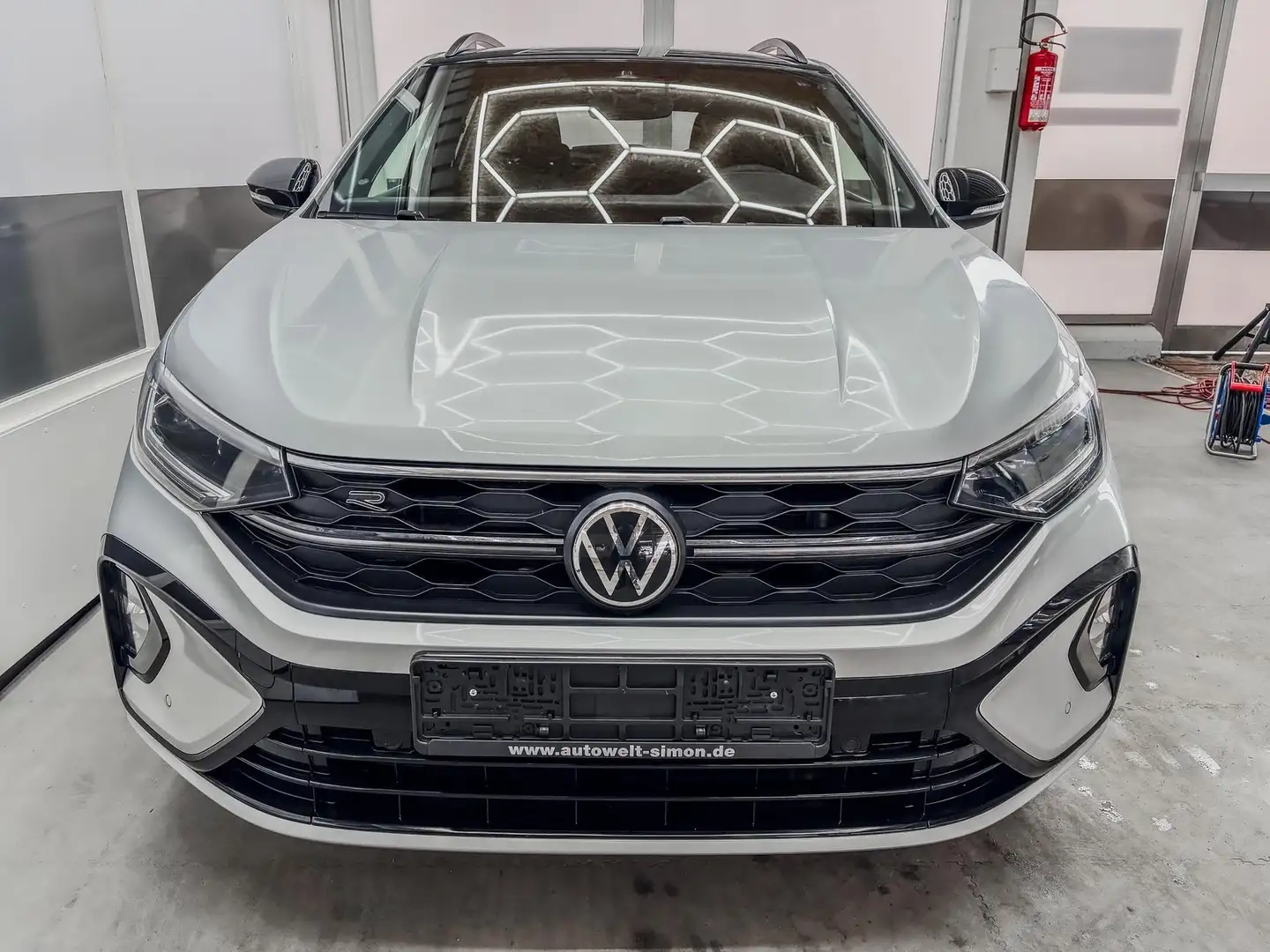 Volkswagen Taigo R-LINE SHZ BLACK PACK MATRIX ACC 1.0 TSI 85kW/1... Silber - 2