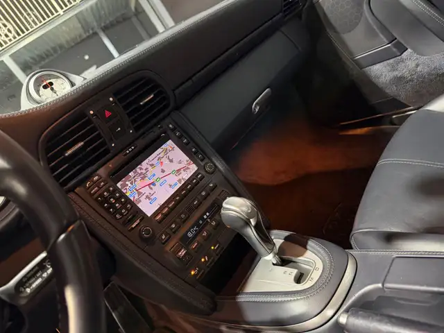 Porsche 911 view 13